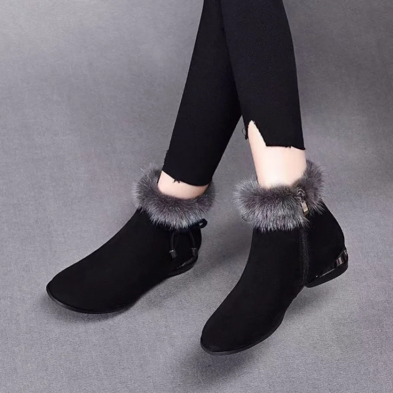2025 New Women's Suede Matte Leather Ankle Boots for Autumn/Winter - Round Toe Wedge Heel Low Top Boots
2025 New Women's Suede Matte Leather Ankle Boots for Autumn/Winter - Round Toe Wedge Heel Low Top Boots