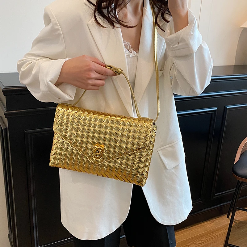 Модная женская кожаная роскошная дизайнерская большая сумка Элегантная классическая сумка через плечо для офиса и повседневного использования
Модная женская кожаная роскошная дизайнерская большая сумка Элегантная классическая сумка через плечо для офиса и повседневного использования