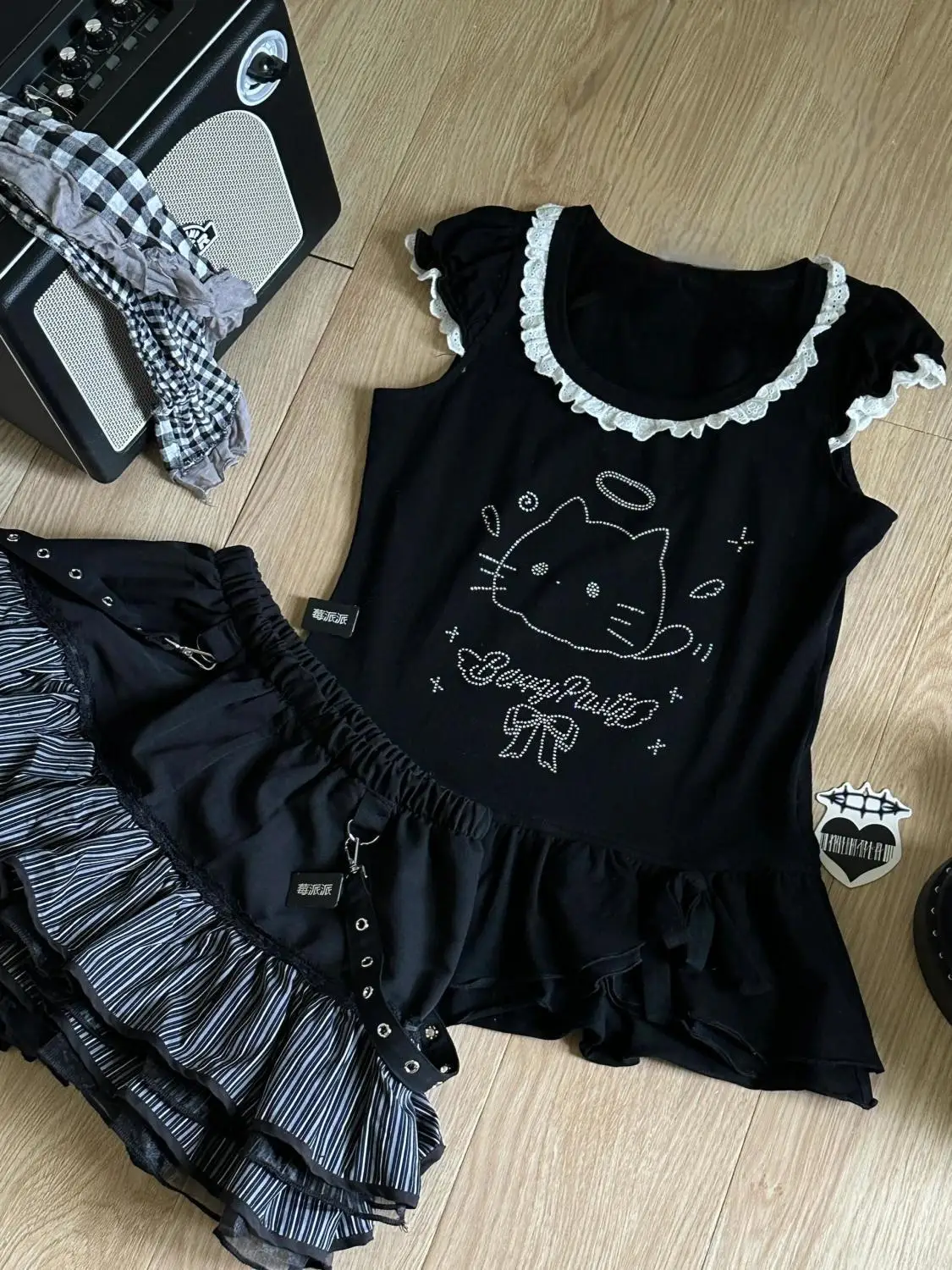 Black Japanese Two Piece Set Women Cat Print Top and Ruffled Skirt Set Black Casual Set for Everyday Wear or Weekend Outfits
Black Japanese Two Piece Set Women Cat Print Top and Ruffled Skirt Set Black Casual Set for Everyday Wear or Weekend Outfits