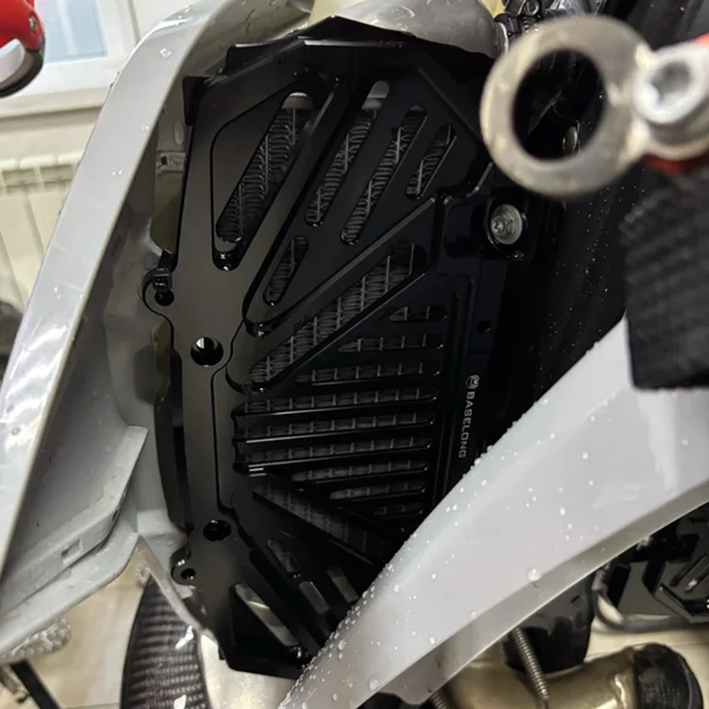 FOR 300 XCW TPI Six Days XCFW XC EXC-F SX SXF XCF 300 2017 - 2020 2021 2022 2023 2024 2025 Radiator Guard Grill Cover Protector
FOR 300 XCW TPI Six Days XCFW XC EXC-F SX SXF XCF 300 2017 - 2020 2021 2022 2023 2024 2025 Radiator Guard Grill Cover Protector