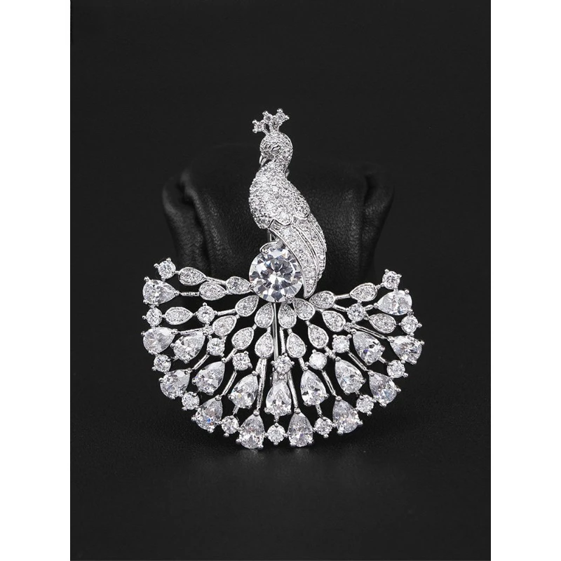 Peacock Brooch Chest Flower Slightly Inlaid with Sparkling Zircon Pins, Ethnic Style Temperament Badge
Peacock Brooch Chest Flower Slightly Inlaid with Sparkling Zircon Pins, Ethnic Style Temperament Badge