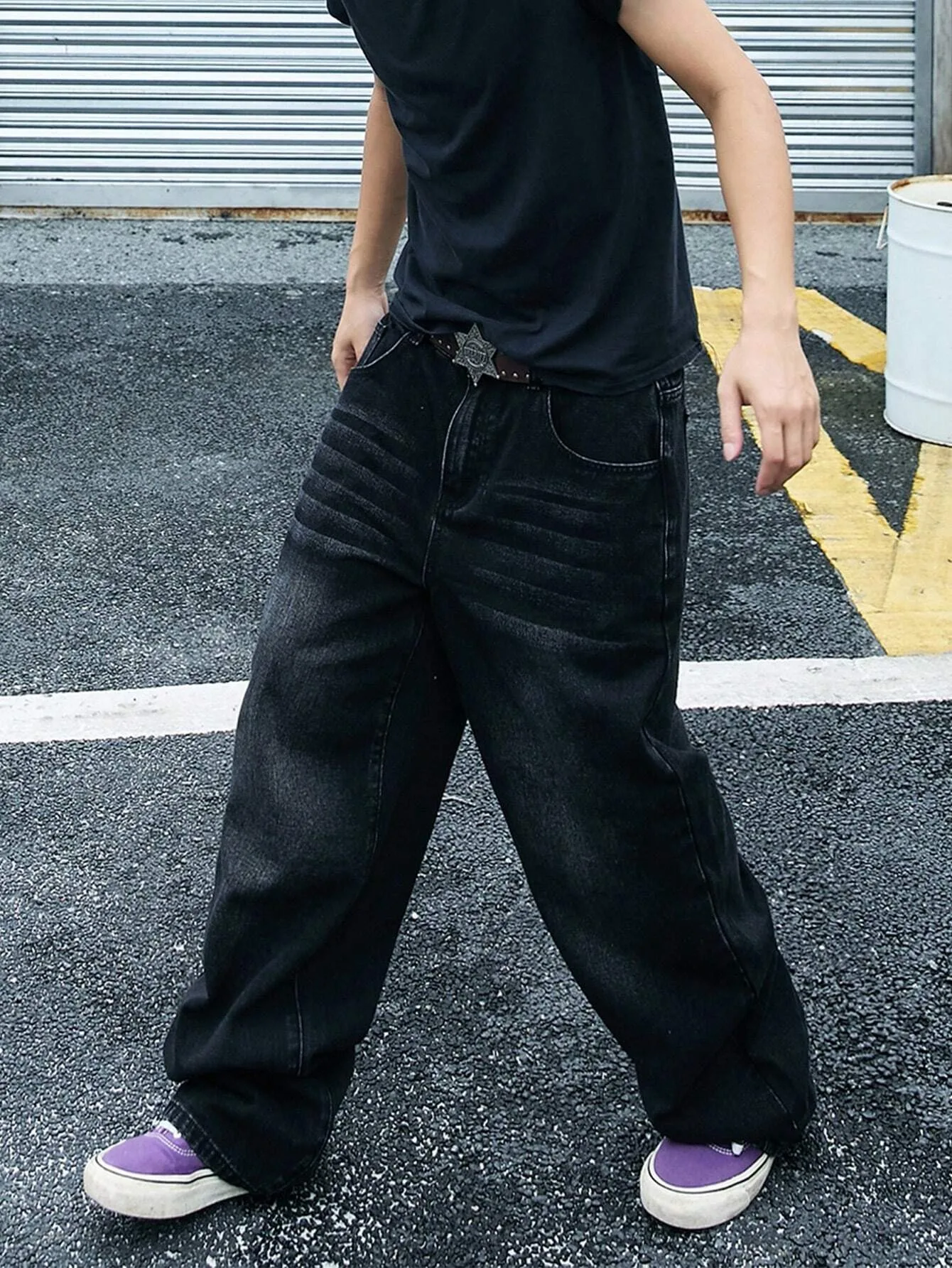 Baggy Jeans for Man Original Y2K Dating Style. No accessories or belts included
Baggy Jeans for Man Original Y2K Dating Style. No accessories or belts included