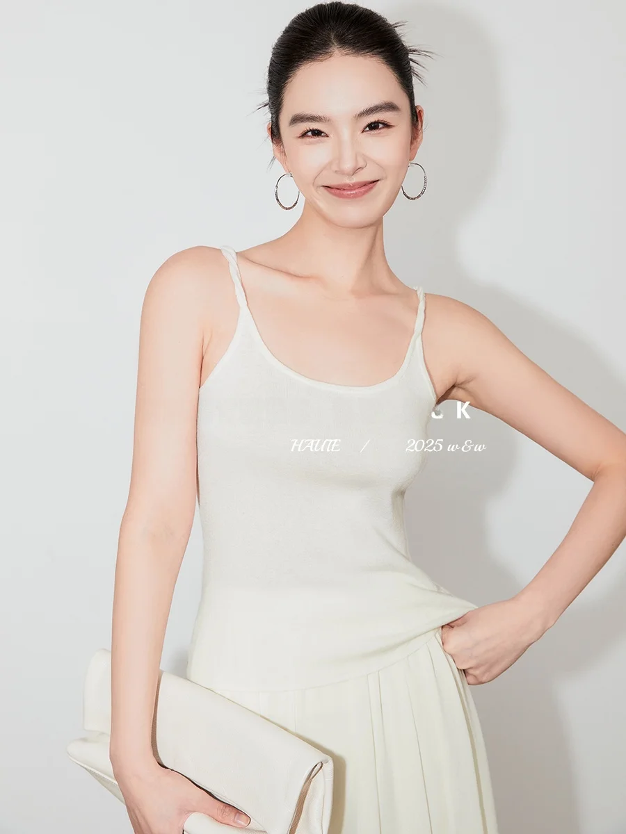 SUK Slimming U-Ne Wrap Strap Versatile Women's Vest Top Elastic Fit Casual Wear Polyester Blend Comfortable Knitted Design
SUK Slimming U-Ne Wrap Strap Versatile Women's Vest Top Elastic Fit Casual Wear Polyester Blend Comfortable Knitted Design