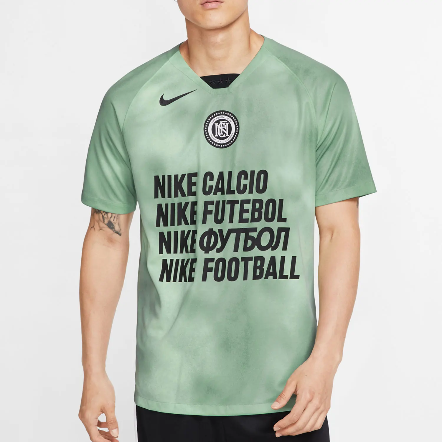 Мужская спортивная удобная футболка Nike Authentic Casual с круглым вырезом и короткими рукавами AQ0663-376
Мужская спортивная удобная футболка Nike Authentic Casual с круглым вырезом и короткими рукавами AQ0663-376