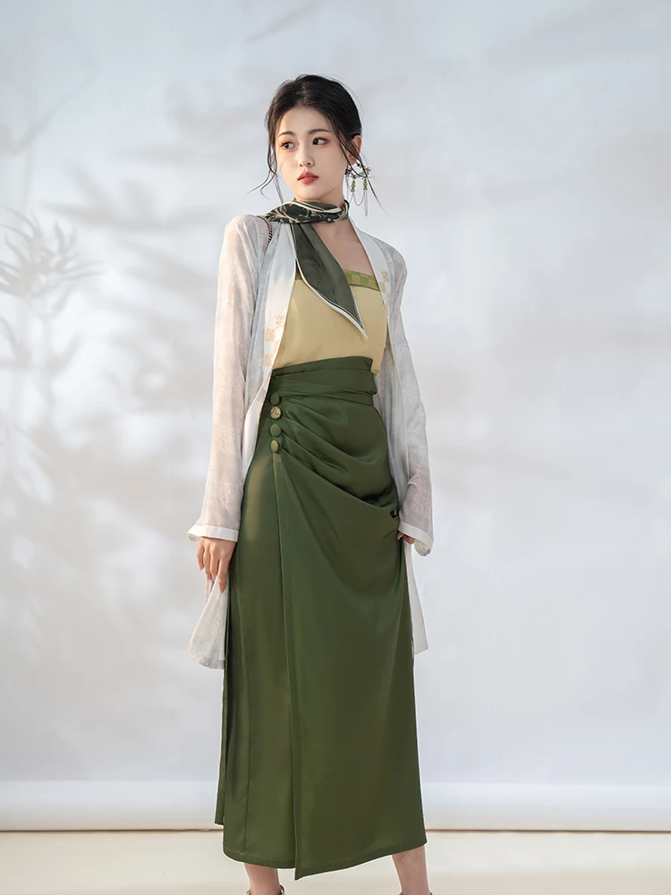 Оригинальный улучшенный комплект ханьфу в стиле династии Сун из Тунгуаня: длинная рубашка, жилет на бретелях и футболка — универсальный вариант для повседневной носки в ветреную погоду
Оригинальный улучшенный комплект ханьфу в стиле династии Сун из Тунгуаня: длинная рубашка, жилет на бретелях и футболка — универсальный вариант для повседневной носки в ветреную погоду