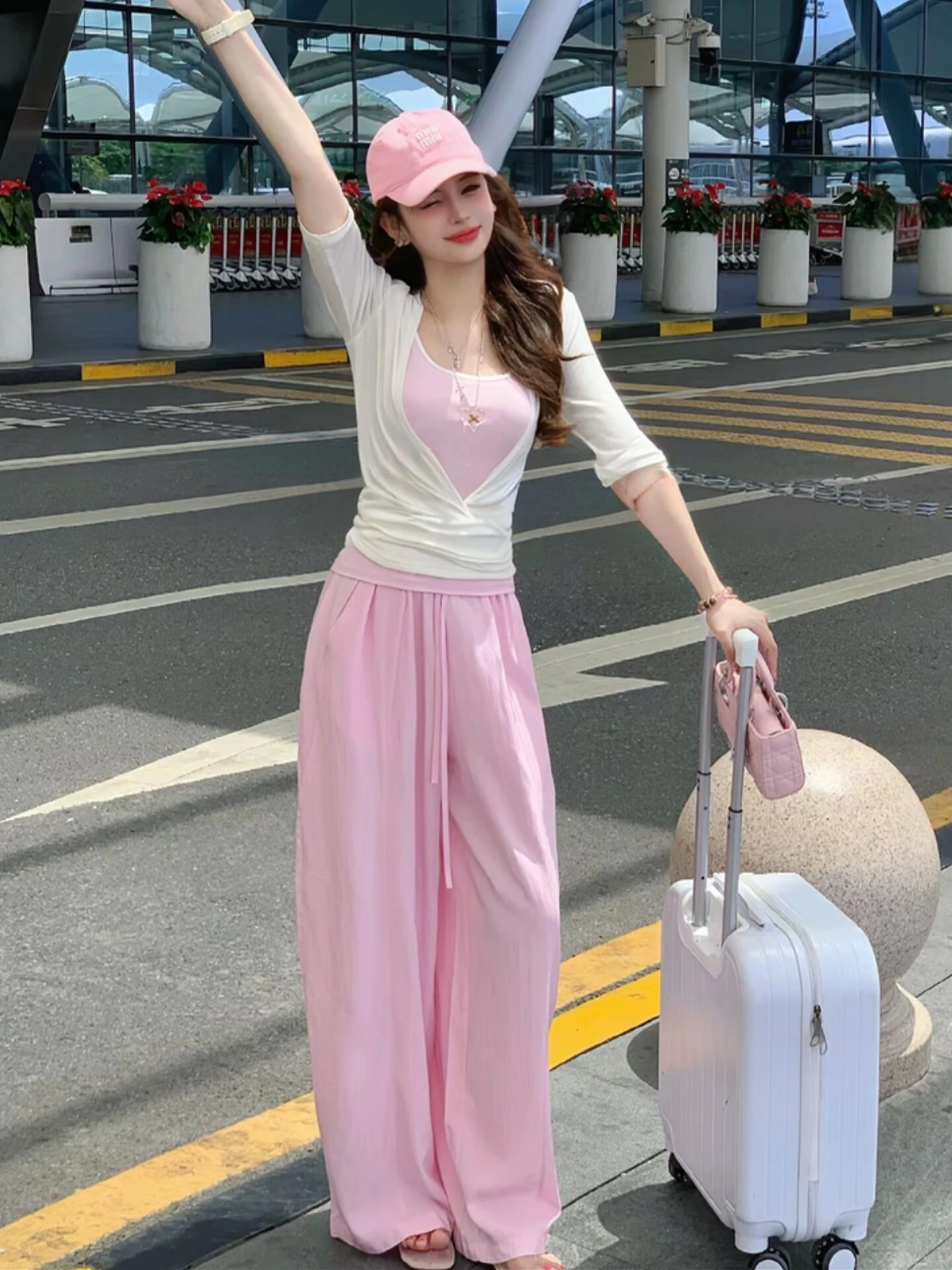 Summer 2026 Women's Lazy Style Three-Piece Set Strap Vest Wide Leg Pants High Waist Long Pants Seven Sleeve Lengthened Splicing
Summer 2026 Women's Lazy Style Three-Piece Set Strap Vest Wide Leg Pants High Waist Long Pants Seven Sleeve Lengthened Splicing