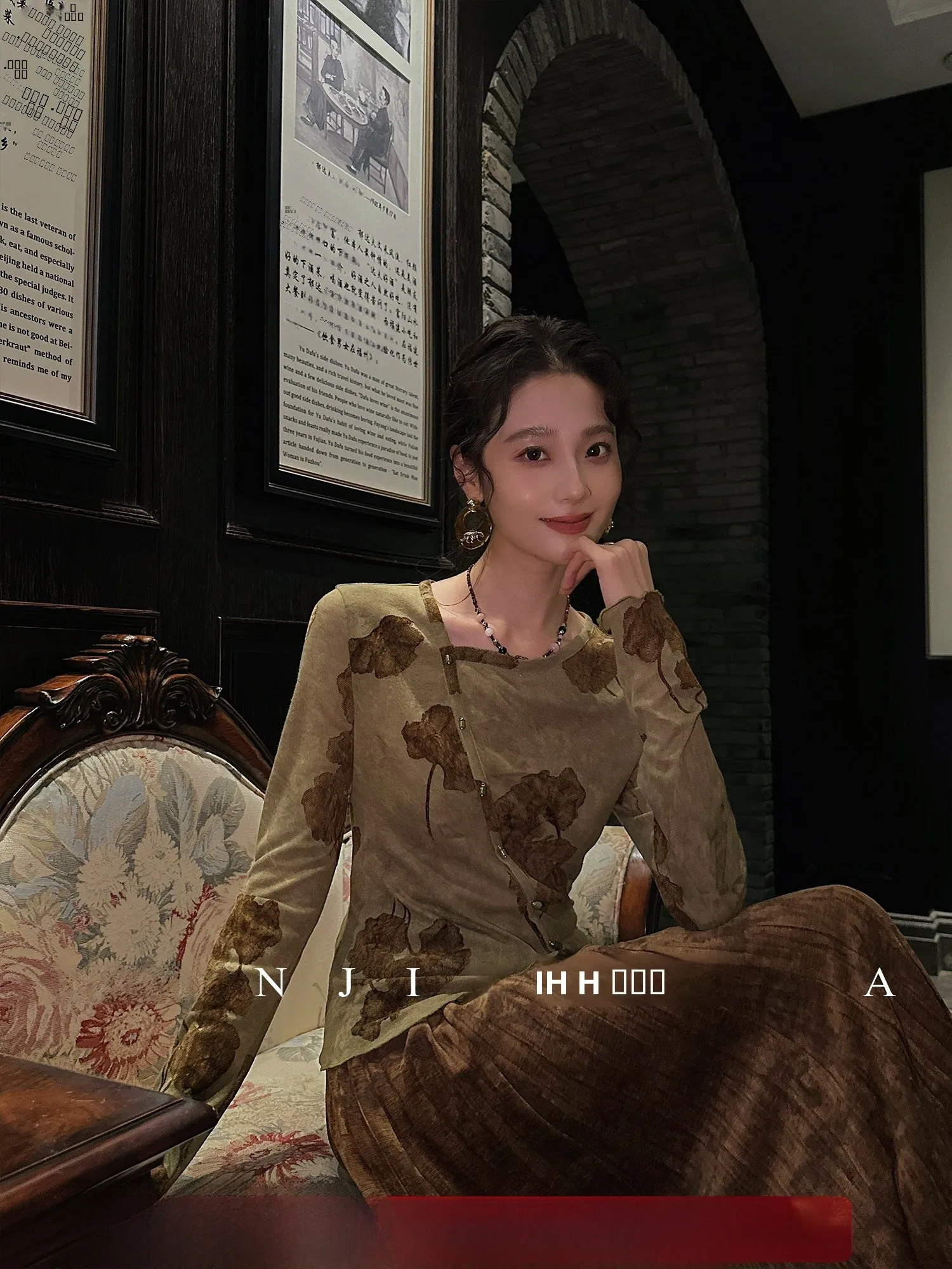 Sanji Bla Flower New Chinese Sle Floed Base irt Women's Inner Wear Top Knitted Winter Faion 2025 Regular Fit Long S...
Sanji Bla Flower New Chinese Sle Floed Base irt Women's Inner Wear Top Knitted Winter Faion 2025 Regular Fit Long S...