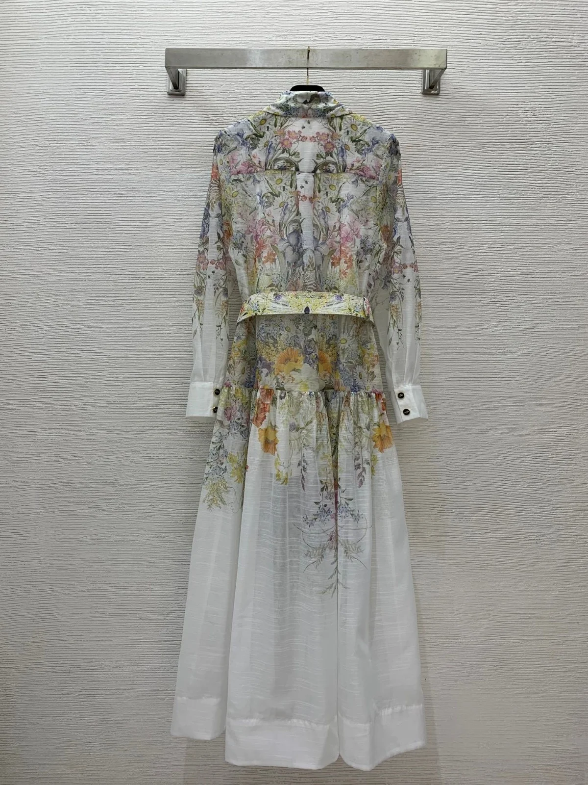 Fashion new models of ladylike temperament linen printed lapel waisted short-sleeved dress with belt and suspender lining
Fashion new models of ladylike temperament linen printed lapel waisted short-sleeved dress with belt and suspender lining