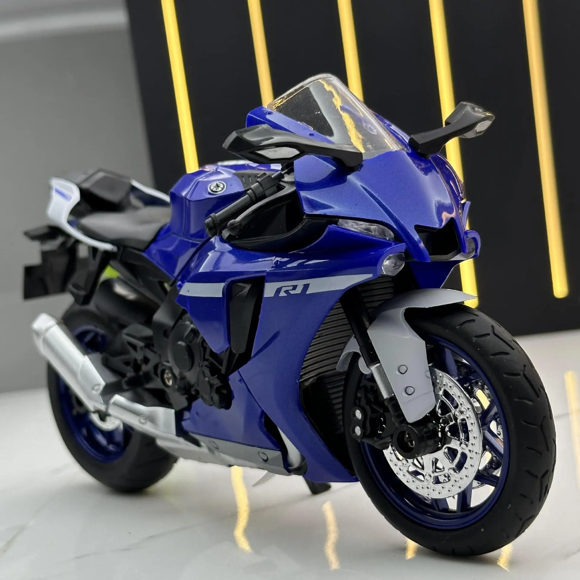 1:12 Yamaha YZF-R1 модель мотоцикла из сплава, звуковой свет, игрушечная модель автомобиля, коллекция украшений, детская игрушка в подарок
1:12 Yamaha YZF-R1 модель мотоцикла из сплава, звуковой свет, игрушечная модель автомобиля, коллекция украшений, детская игрушка в подарок