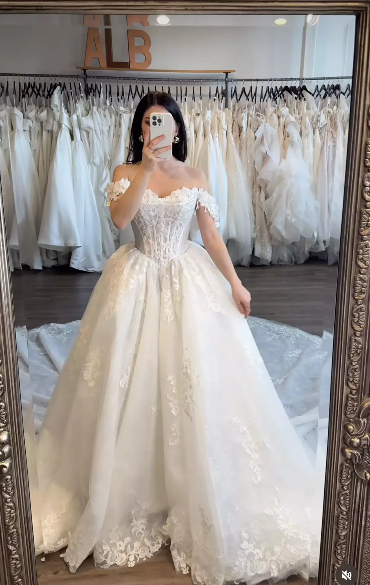 Fashionable A-Line Chiffon Applique Women's Wedding Dress Sexy Sweetheart Off Shoulder Sleeveless Ball Bride Dress Customized
Fashionable A-Line Chiffon Applique Women's Wedding Dress Sexy Sweetheart Off Shoulder Sleeveless Ball Bride Dress Customized