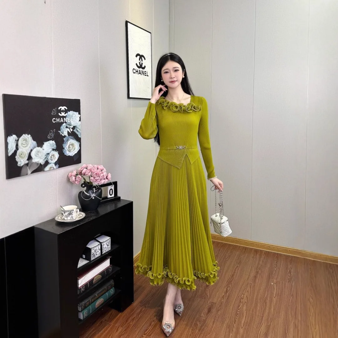 Miyake Folds Dresses 2025 Autumn New Waist Skinny Fashion Hollow Temperament Celebrity Large Size Fungus Edge Dress
Miyake Folds Dresses 2025 Autumn New Waist Skinny Fashion Hollow Temperament Celebrity Large Size Fungus Edge Dress