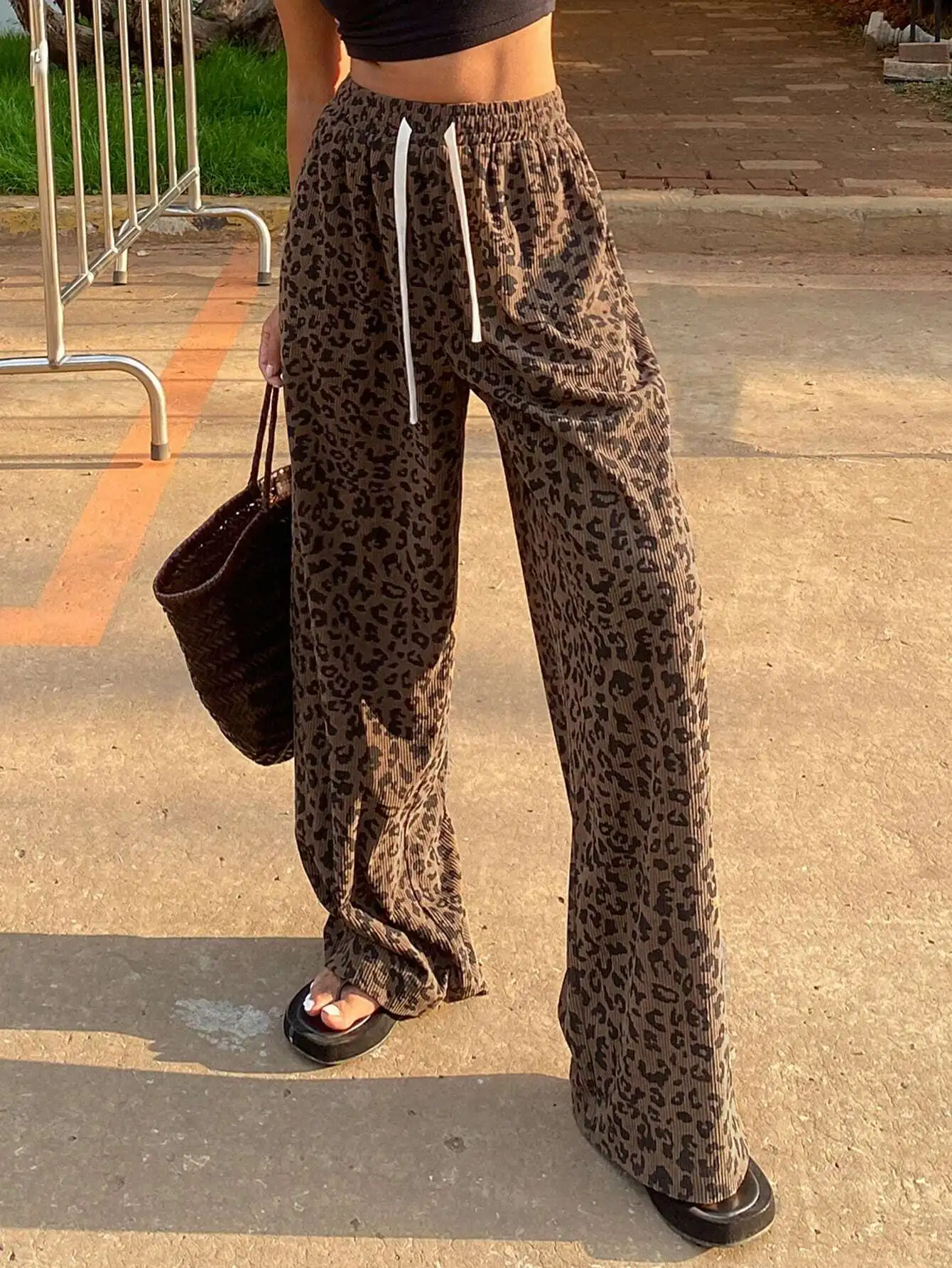 Women's Leopard Print Wide Leg Corduroy Pants with Drawstring Waist
Women's Leopard Print Wide Leg Corduroy Pants with Drawstring Waist