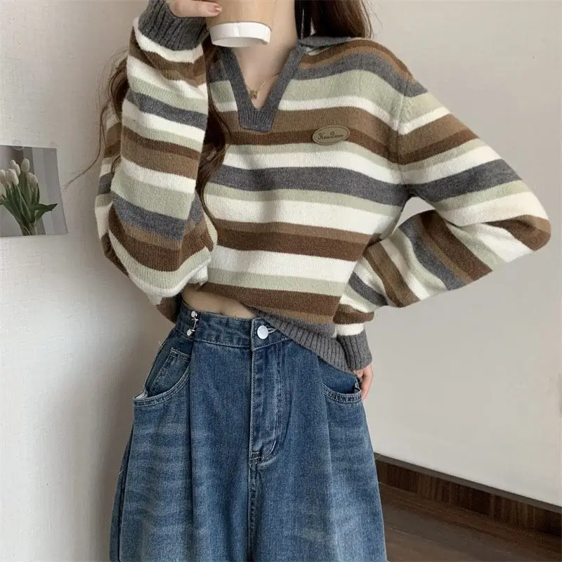 Korean Women's Sweaters Lapel Collar Stripe Knitted Pullovers 2025 Autumn Fashion Versatile Knitwear
Korean Women's Sweaters Lapel Collar Stripe Knitted Pullovers 2025 Autumn Fashion Versatile Knitwear