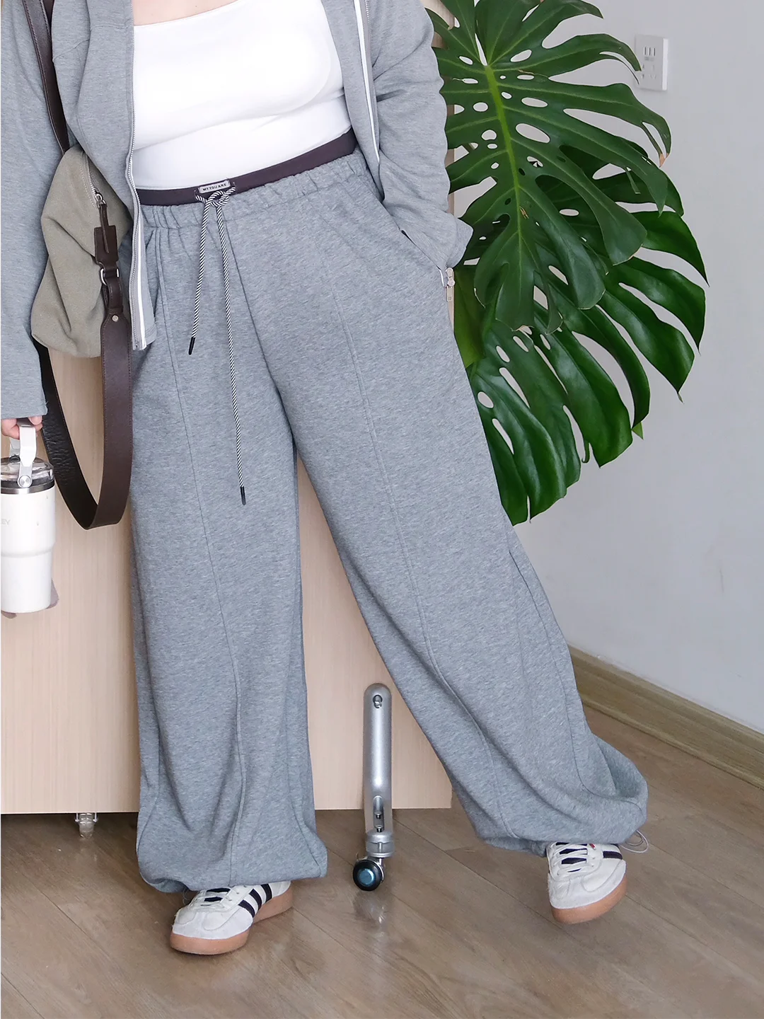 Брюки Zooobaby020 с высокой талией, прямые, свободного кроя, утягивающие, женские повседневные широкие брюки, корейский стиль, простой дизайн
Брюки Zooobaby020 с высокой талией, прямые, свободного кроя, утягивающие, женские повседневные широкие брюки, корейский стиль, простой дизайн