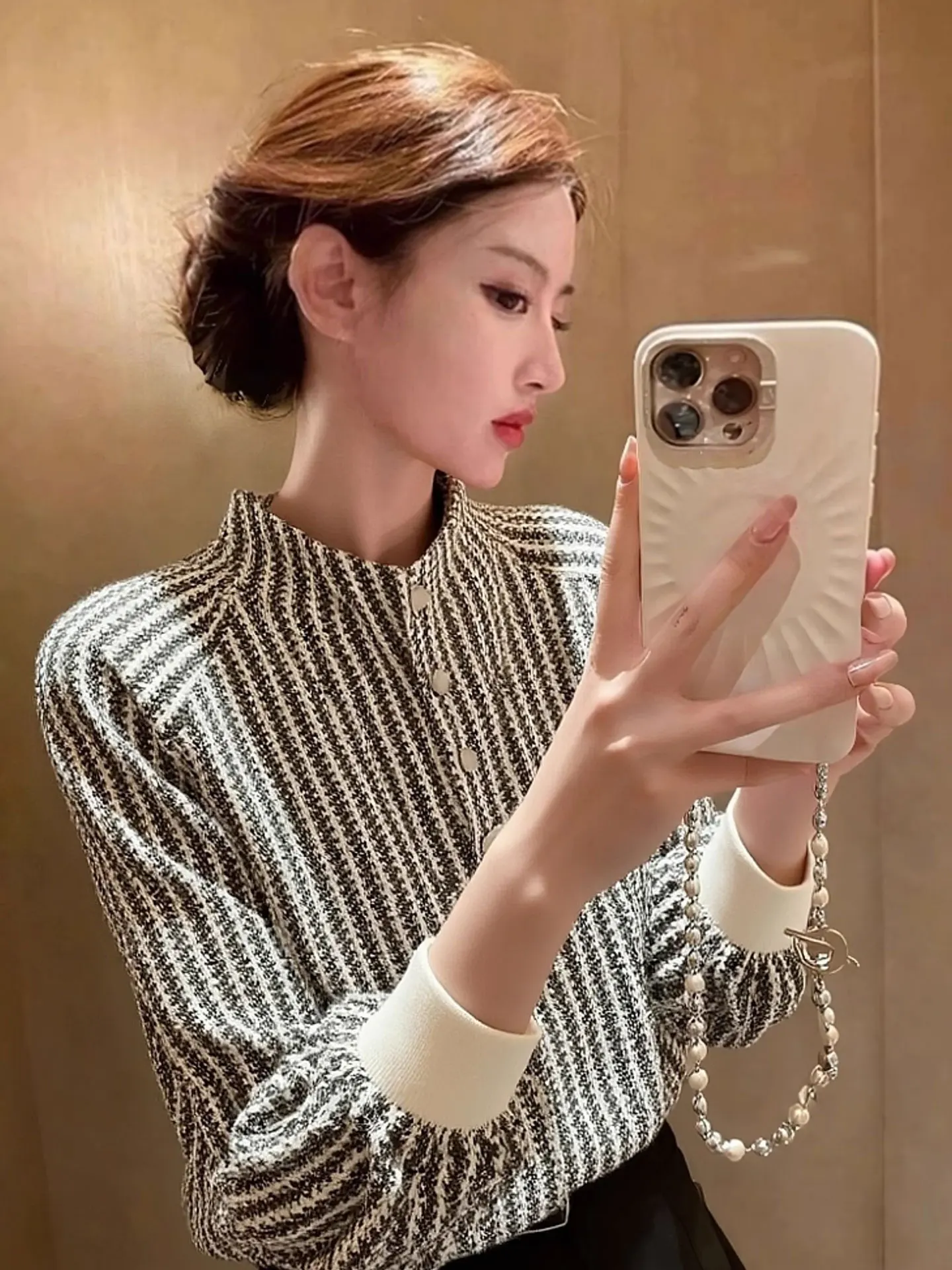 Модный корейский полосатый вязаный свитер с длинными рукавами, теплый зимний топ для женщин, свободный крой, удобный, средней мягкости
Модный корейский полосатый вязаный свитер с длинными рукавами, теплый зимний топ для женщин, свободный крой, удобный, средней мягкости