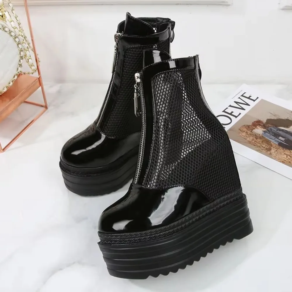 Inner Heightening New Type Sandals Women's Thick Sole Matsutake Sole Mesh Boots Waterproof Platform 2025 Summer women Cool Boots
Inner Heightening New Type Sandals Women's Thick Sole Matsutake Sole Mesh Boots Waterproof Platform 2025 Summer women Cool Boots