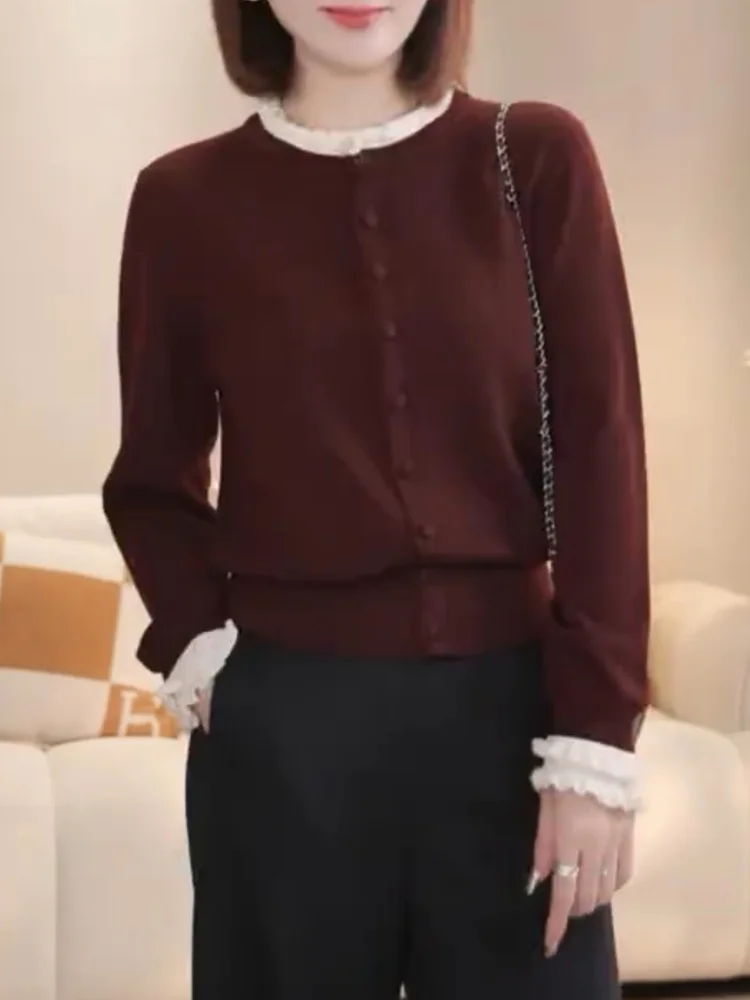 Корейский элегантный вязаный кардиган с вставками, модный, больших размеров, универсальный, стройнящий, омолаживающий топ для осени 2025 года
Корейский элегантный вязаный кардиган с вставками, модный, больших размеров, универсальный, стройнящий, омолаживающий топ для осени 2025 года