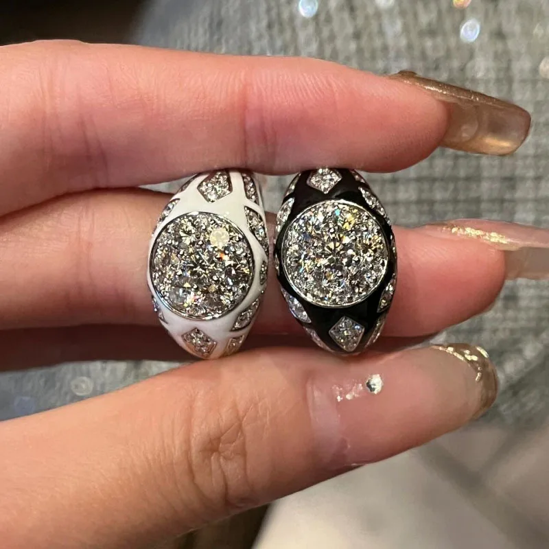 Легкое роскошное круглое кольцо из серебра 925 пробы с черной эмалью и бриллиантами, модное и элегантное винтажное кольцо, свадебные украшения
Легкое роскошное круглое кольцо из серебра 925 пробы с черной эмалью и бриллиантами, модное и элегантное винтажное кольцо, свадебные украшения