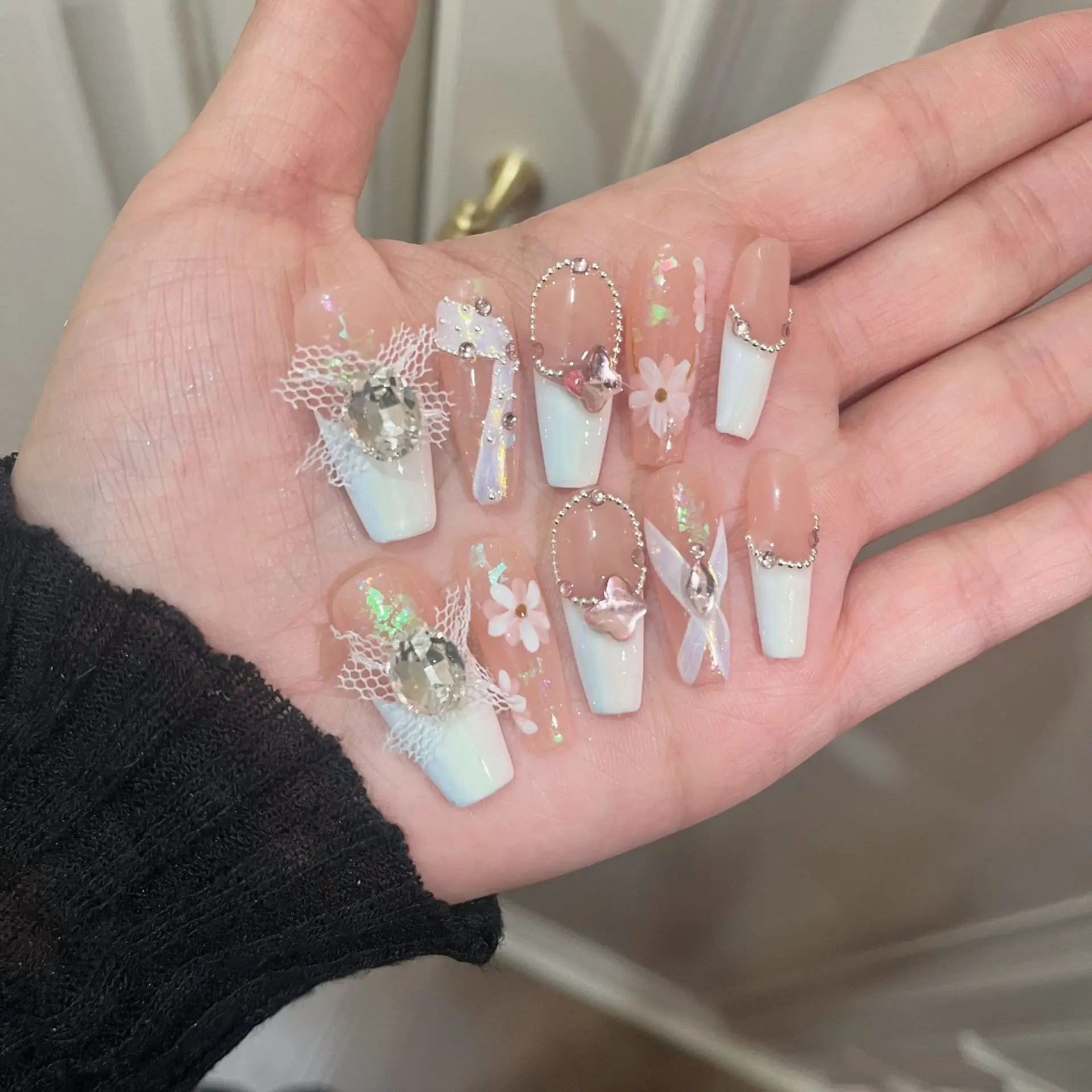 10pcs Handmade Press On Nails Baby Pink with French Nails Tips, High Quality Fake Nails With Heart Rhinestone Lace Decorated Des
10pcs Handmade Press On Nails Baby Pink with French Nails Tips, High Quality Fake Nails With Heart Rhinestone Lace Decorated Des
