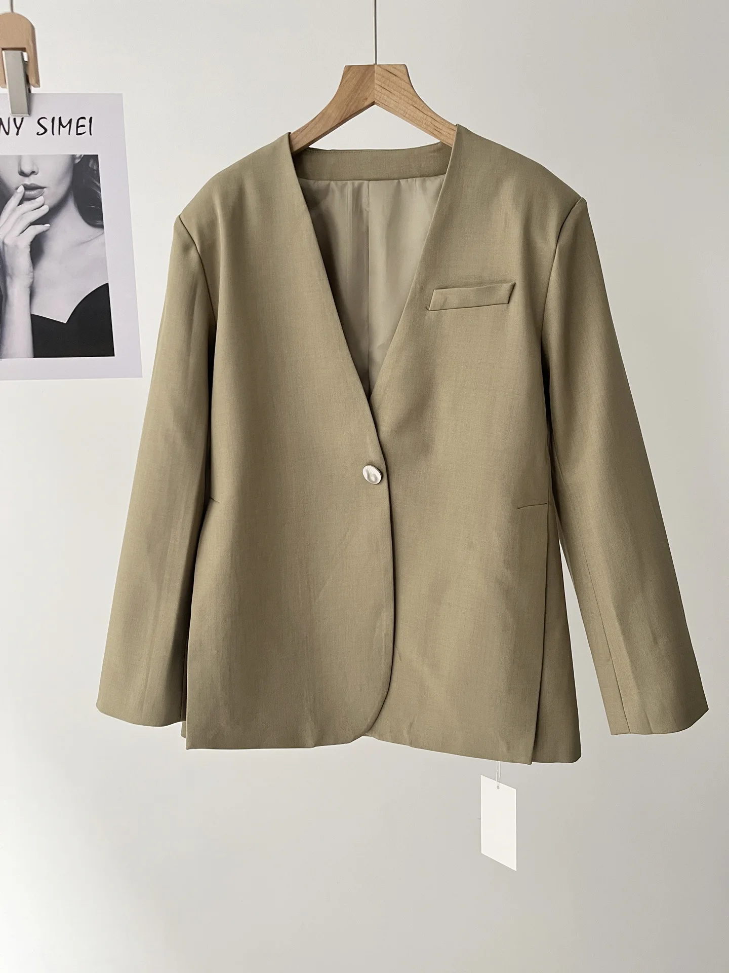 One-button crisp blazer women's spring design sense niche temperament suit 51c-0304
One-button crisp blazer women's spring design sense niche temperament suit 51c-0304