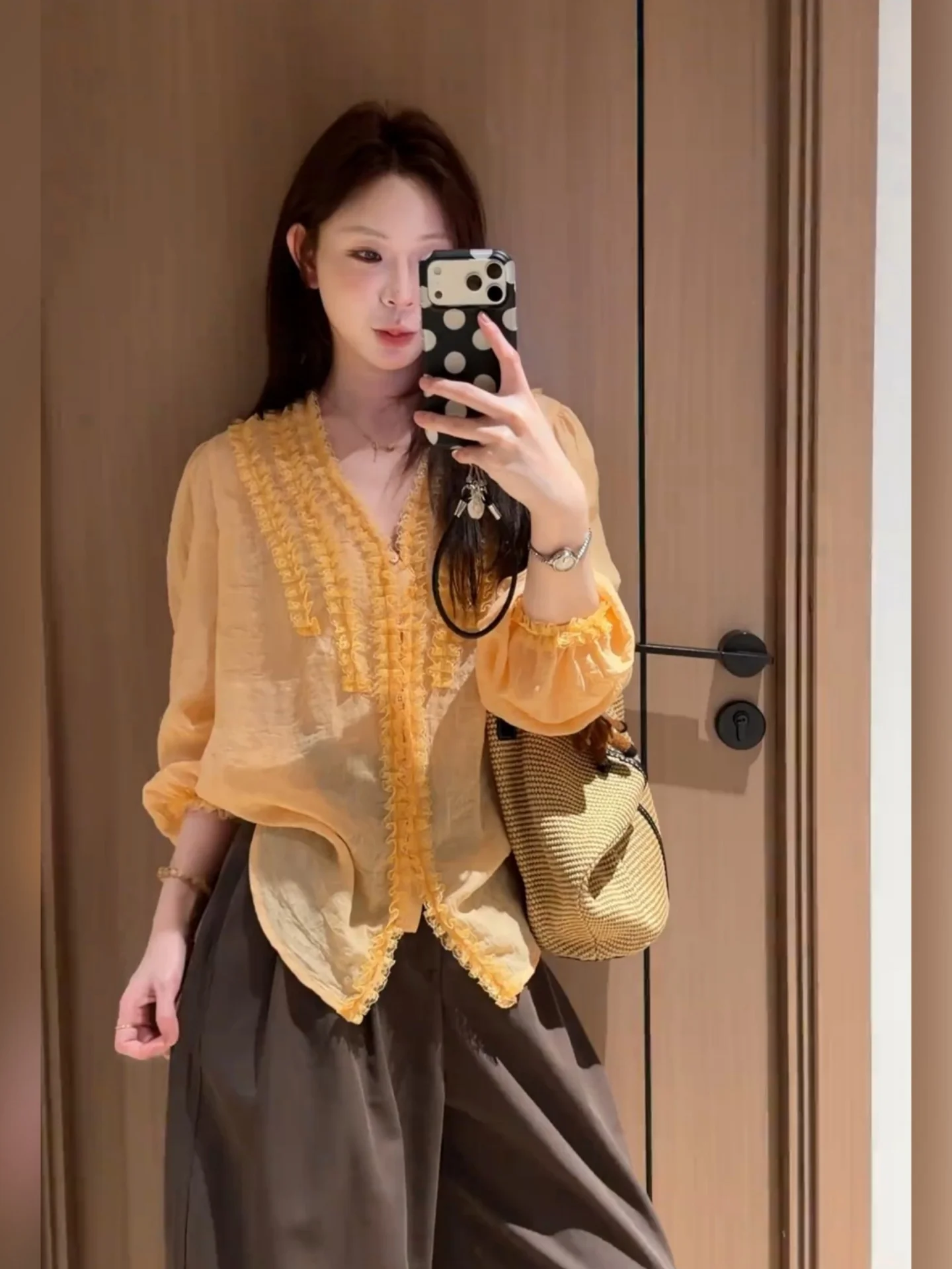 Yellow V-Neck Linen Long Sleeve Shirt Women's Summer Loose Casual Lazy Style Lace Trim Top Breathable Polyester Fiber
Yellow V-Neck Linen Long Sleeve Shirt Women's Summer Loose Casual Lazy Style Lace Trim Top Breathable Polyester Fiber