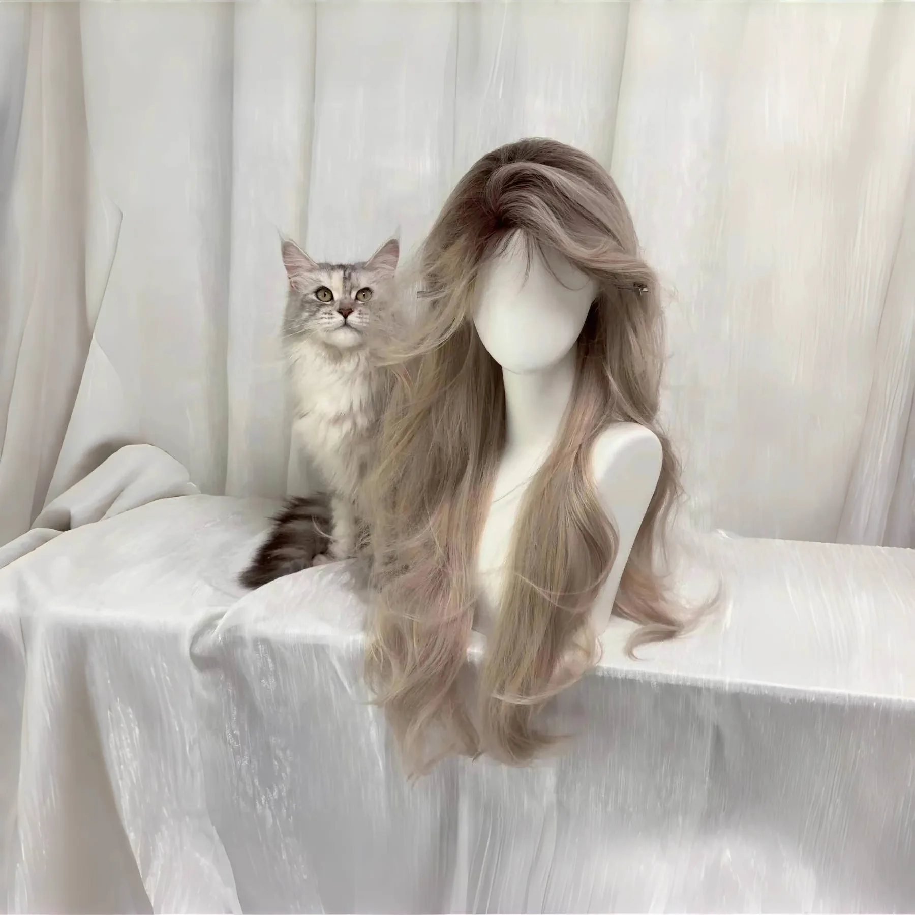 Wig women milk tea gray gold dye atmosphere gradual change color long curly hair medium natural full headgear
Wig women milk tea gray gold dye atmosphere gradual change color long curly hair medium natural full headgear