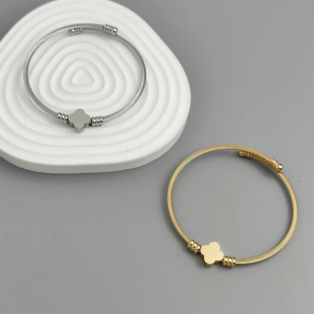 Original steel wire twist four-leaf clover stainless steel women's bracelet, waterproof and rust-free, couple bracelet
Original steel wire twist four-leaf clover stainless steel women's bracelet, waterproof and rust-free, couple bracelet