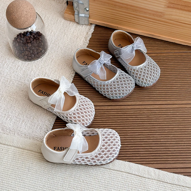 Hollowed-out Mesh Sandals for Toddler Girls 2026 New Summer Kids Beach Ballet Flats Soft Sole Simple Elegant Garden Party Shoes
Hollowed-out Mesh Sandals for Toddler Girls 2026 New Summer Kids Beach Ballet Flats Soft Sole Simple Elegant Garden Party Shoes