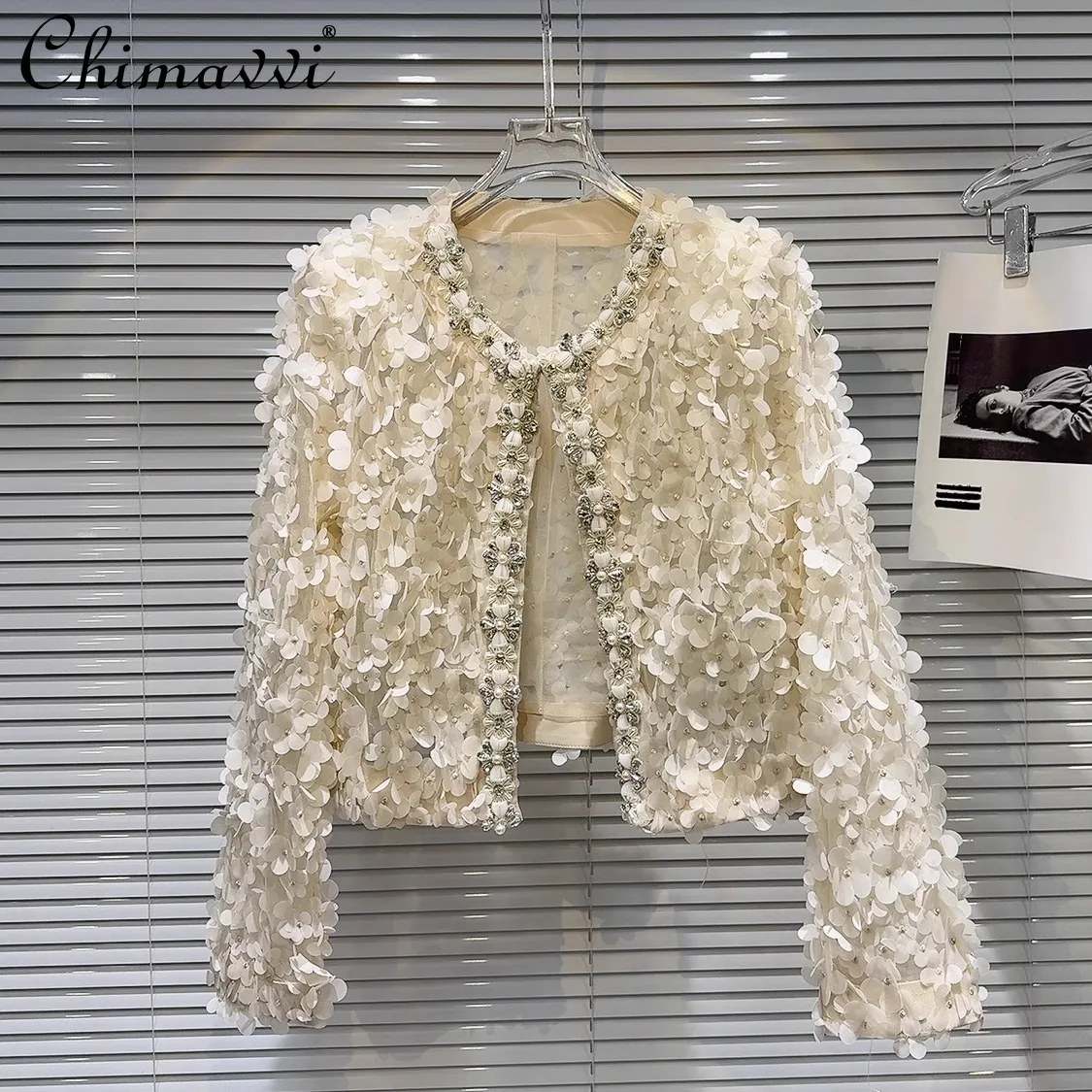 2025 Spring New Heavy Pearl Rhinestone Edge 3D Mesh Flower Short Jacket Luxury Long Sleeve Elegant Party Women's Coat Top
2025 Spring New Heavy Pearl Rhinestone Edge 3D Mesh Flower Short Jacket Luxury Long Sleeve Elegant Party Women's Coat Top