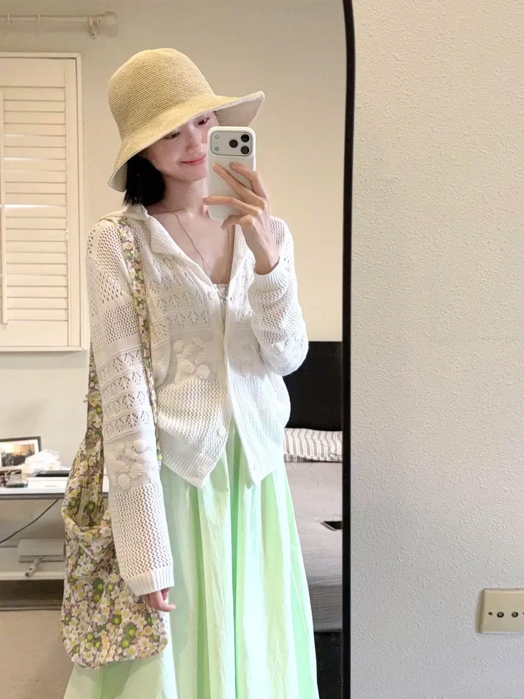 Ladies' Loose Fit Long Sleeve Knitted Cardigan White Hollow out Air Conditioner Cover up Summer Design Sensation Thin Top
Ladies' Loose Fit Long Sleeve Knitted Cardigan White Hollow out Air Conditioner Cover up Summer Design Sensation Thin Top
