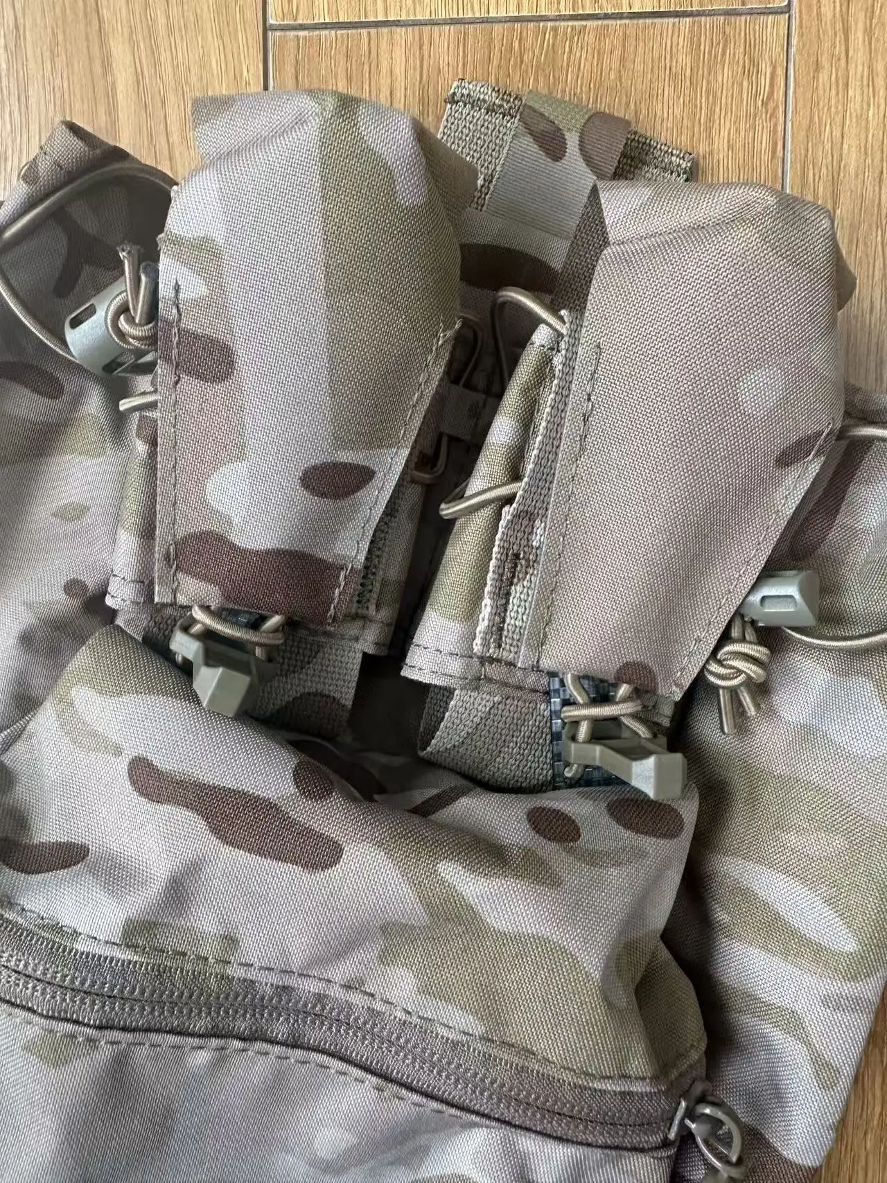 Outdoor Sports Vest Zipper Back Panel Bag
Outdoor Sports Vest Zipper Back Panel Bag