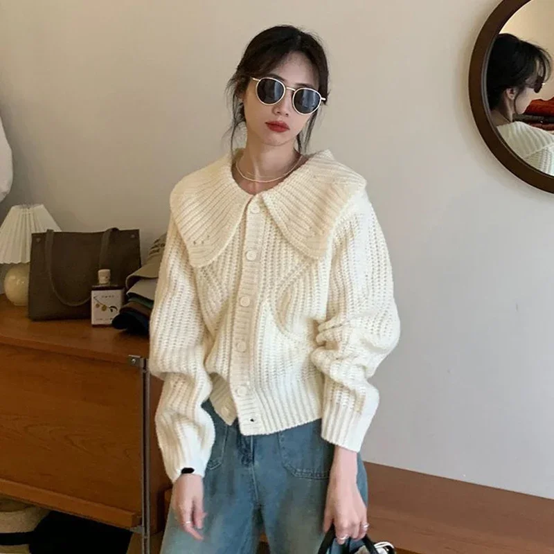 Sweet Peter Pan Collar Knitted Cardigan Women Autumn Simple Single Breasted Sweater Coats Woman Solid Color Korean Cardigan
Sweet Peter Pan Collar Knitted Cardigan Women Autumn Simple Single Breasted Sweater Coats Woman Solid Color Korean Cardigan