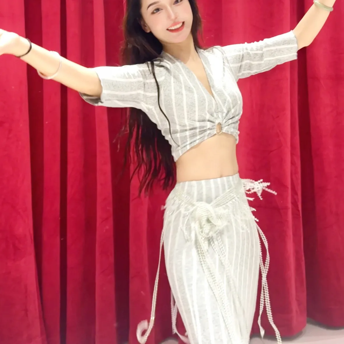 women's belly dance performance costume high-end sexy temperament set adult oriental dancing professional practice clothes
women's belly dance performance costume high-end sexy temperament set adult oriental dancing professional practice clothes