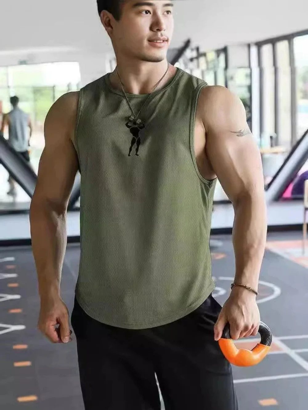 New favorite of leisure and fitness, simple and versatile solid color cotton vest
New favorite of leisure and fitness, simple and versatile solid color cotton vest