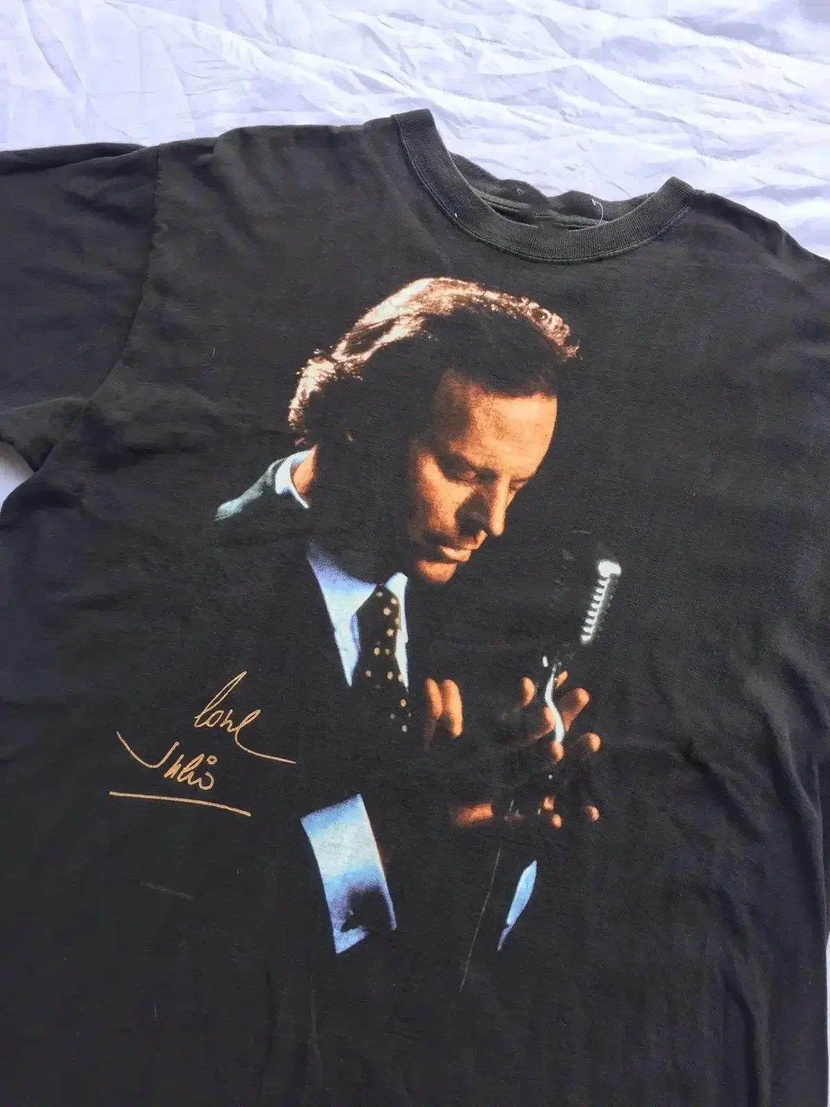 Vintage He Lisves In Tour Julio Iglesias Shirt Classic Black Unisex S-4XL H887 long sleeves
Vintage He Lisves In Tour Julio Iglesias Shirt Classic Black Unisex S-4XL H887 long sleeves