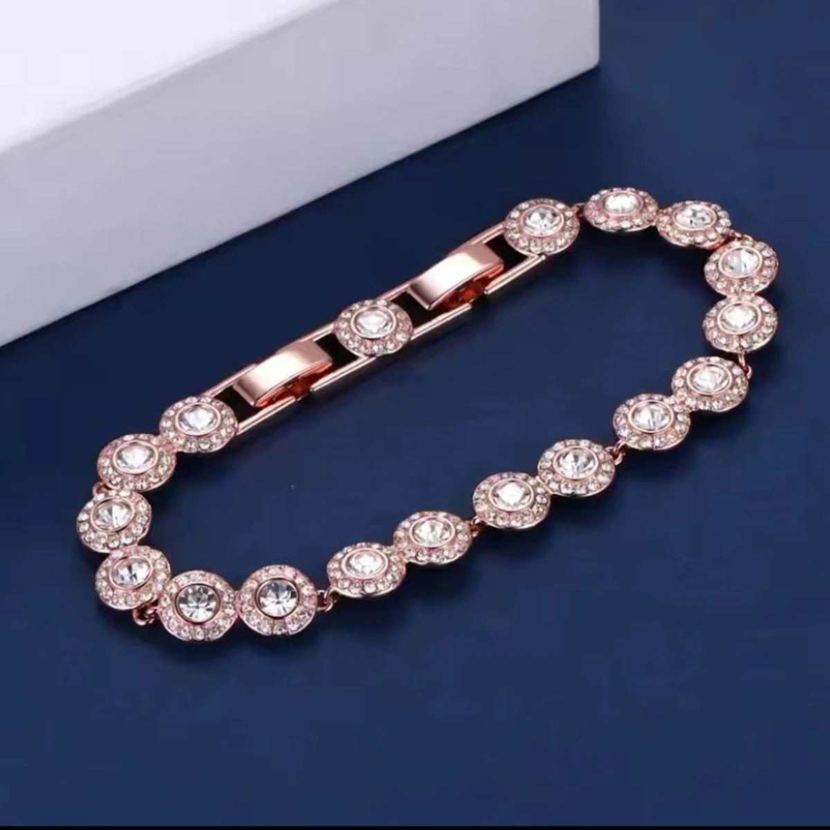 The Exquisite and Simple Style of This Couple's Ladies' Delicate Bracelet and Necklace Is Very Fashionable.
The Exquisite and Simple Style of This Couple's Ladies' Delicate Bracelet and Necklace Is Very Fashionable.