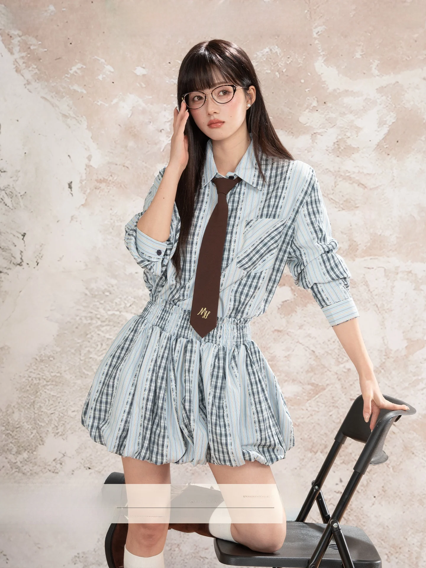 Комплект Loveheynew: винтажная полосатая лоскутная блузка с длинным рукавом и юбка с завышенной талией и цветочным принтом, осенний комплект из двух предметов
Комплект Loveheynew: винтажная полосатая лоскутная блузка с длинным рукавом и юбка с завышенной талией и цветочным принтом, осенний комплект из двух предметов