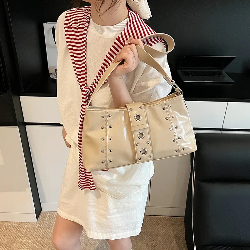 2025 New Spice Girls Style Underarm Bag - European & American Trend Premium Rivet Niche DesignLargeCapacityVersatileShoulder Bag
2025 New Spice Girls Style Underarm Bag - European & American Trend Premium Rivet Niche DesignLargeCapacityVersatileShoulder Bag