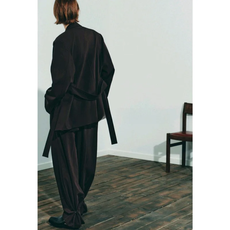 Женский костюм-майка на заказ с поясом, высокая талия, длинный воротник-свек, пуговицы, плиссированные длинные брюки, комплект из двух предметов, повседневный костюм
Женский костюм-майка на заказ с поясом, высокая талия, длинный воротник-свек, пуговицы, плиссированные длинные брюки, комплект из двух предметов, повседневный костюм