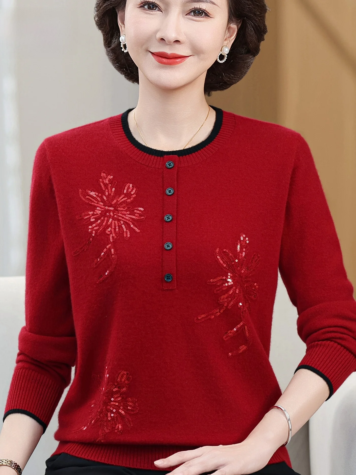 Модный тяжелый свитер из чистой шерсти, женский круглый свитер с вышивкой, моющийся трикотаж среднего возраста и ли.
Модный тяжелый свитер из чистой шерсти, женский круглый свитер с вышивкой, моющийся трикотаж среднего возраста и ли.