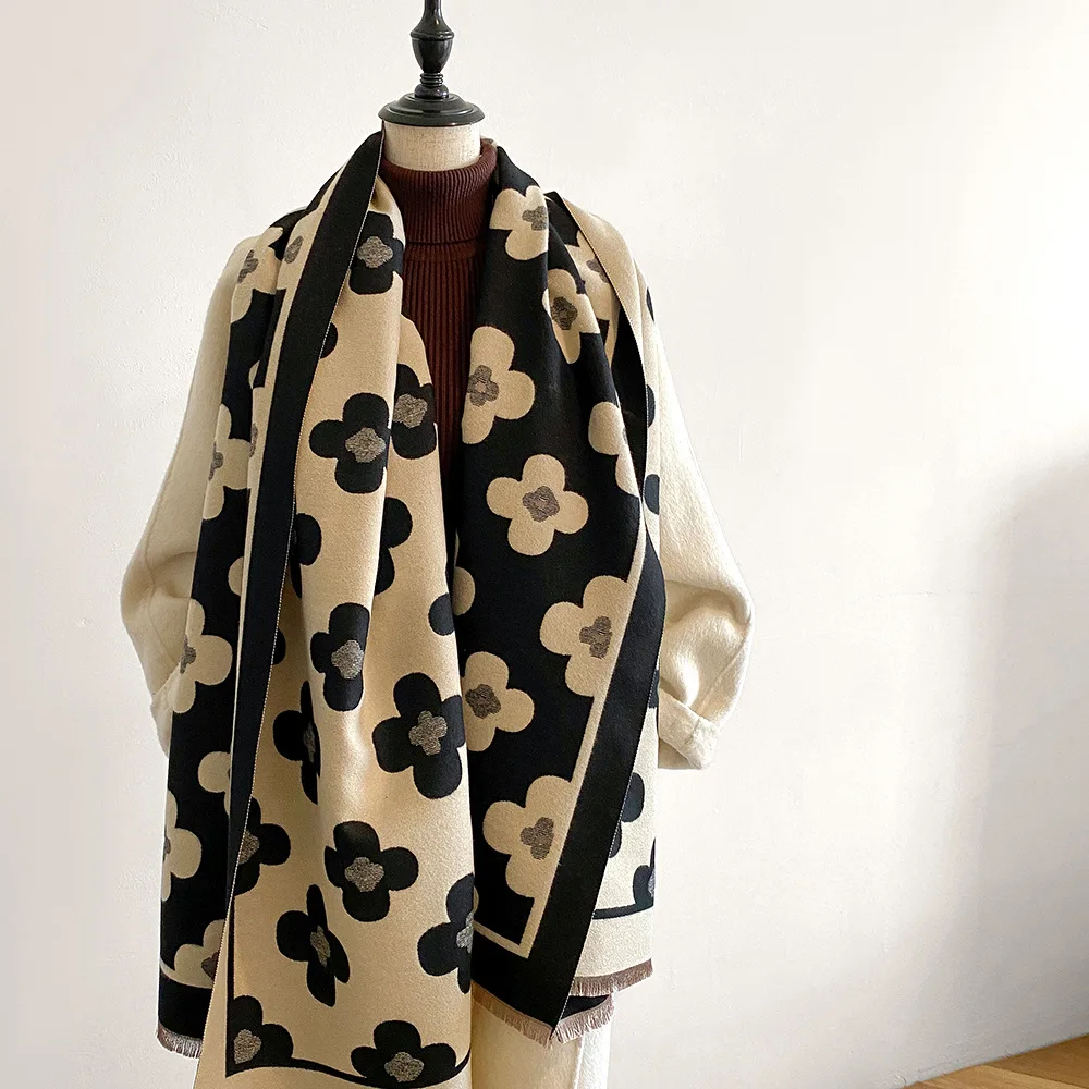 Winter Women's Scarf Luxury Design Double sided Cashmere Feel Scarf Flower Warm Scarf Shawl Women's scarf winter
Winter Women's Scarf Luxury Design Double sided Cashmere Feel Scarf Flower Warm Scarf Shawl Women's scarf winter