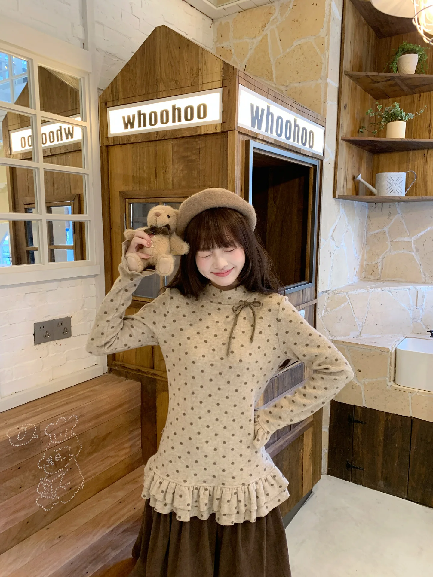 Женская базовая футболка Lakisland Original 2025: Зимняя, винтажная, в горошек, с узлом и оборками, приталенная, с длинным рукавом и круглым вырезом
Женская базовая футболка Lakisland Original 2025: Зимняя, винтажная, в горошек, с узлом и оборками, приталенная, с длинным рукавом и круглым вырезом