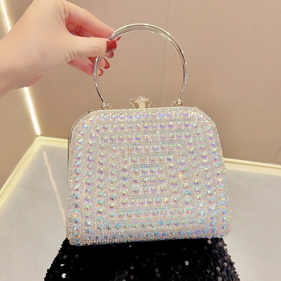 Классический блестящий клатч с кристаллами для женщин, элегантные маленькие квадратные сумки со стразами, вечерние сумки с металлической ручкой
Классический блестящий клатч с кристаллами для женщин, элегантные маленькие квадратные сумки со стразами, вечерние сумки с металлической ручкой