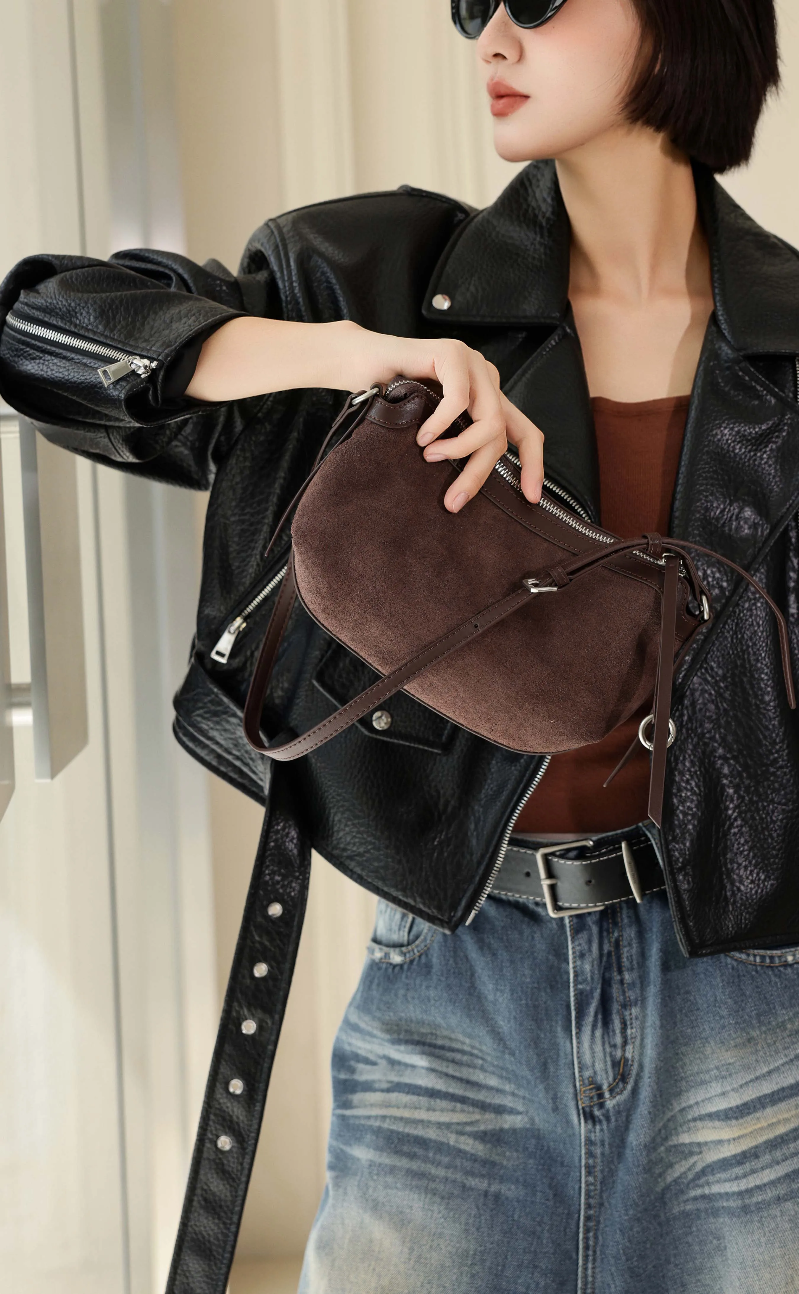 2026 New Matte Cowhide Handbag, Elegant Crescent Shoulder Bag, Vintage Trendy Crossbody Bag
2026 New Matte Cowhide Handbag, Elegant Crescent Shoulder Bag, Vintage Trendy Crossbody Bag