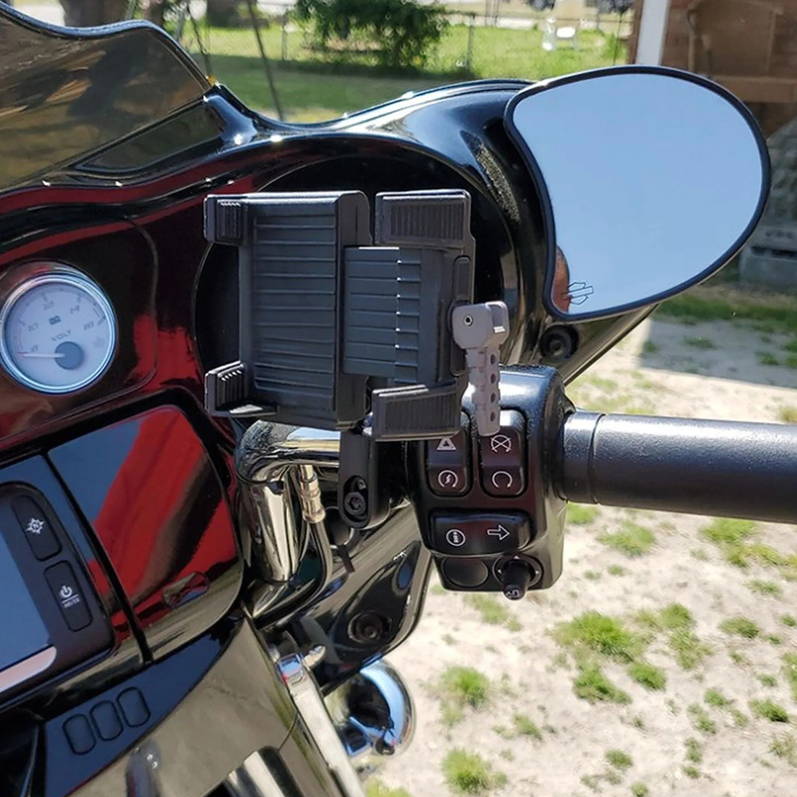 Motorcycle GPS Mount Bracket Aluminum Alloy Improve Riding Safety 360 Deg Rotation for Gold Wing GL1800
Motorcycle GPS Mount Bracket Aluminum Alloy Improve Riding Safety 360 Deg Rotation for Gold Wing GL1800