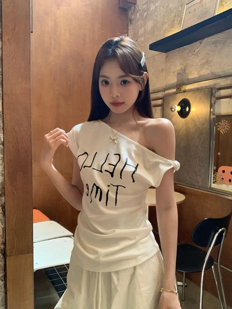 Letter Printing Oblique Shoulder Kink Short Sleeve T-shirt Women Summer Korean Style Tops Lady Leisure Versatile Slim T-shirt
Letter Printing Oblique Shoulder Kink Short Sleeve T-shirt Women Summer Korean Style Tops Lady Leisure Versatile Slim T-shirt