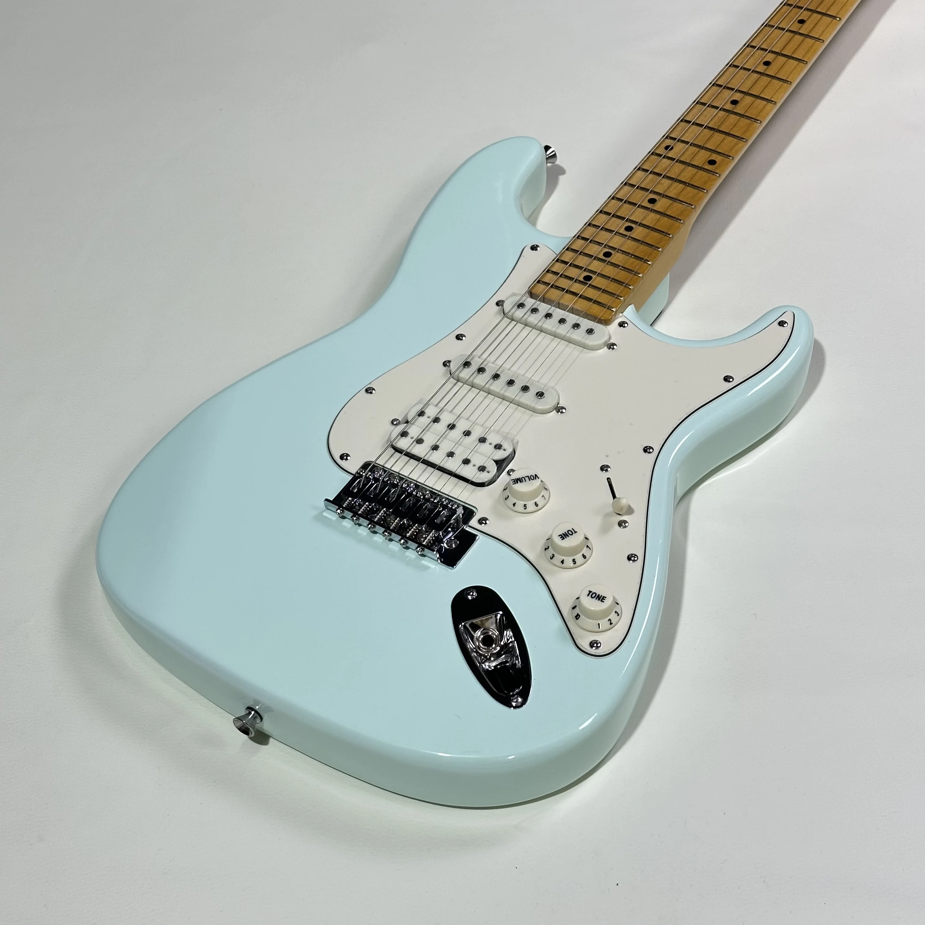 Light Green STS with White Shield Free Shipping SSH Pickup Electric Guitar
Light Green STS with White Shield Free Shipping SSH Pickup Electric Guitar