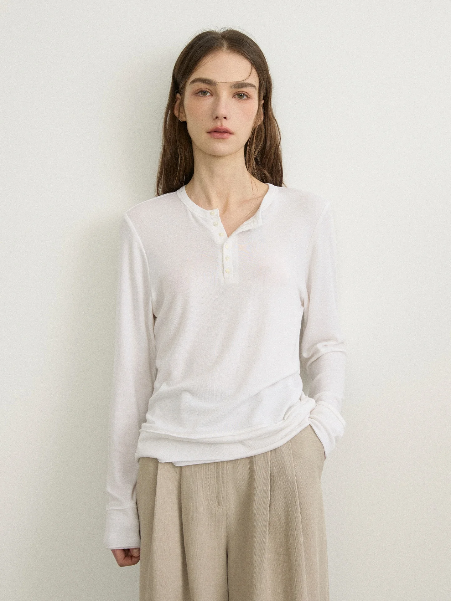 Realistic Chic Long Sleeve Button up round Neck Women's T-Shirt Inner Wear Simple Style Casual Comfortable Cotton Blend Top
Realistic Chic Long Sleeve Button up round Neck Women's T-Shirt Inner Wear Simple Style Casual Comfortable Cotton Blend Top