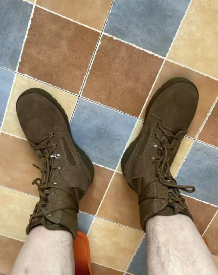 Professional mountaineering boots. Waterproof and slip-resistant, designed for extreme outdoor activities, ideal for hiking and 
Professional mountaineering boots. Waterproof and slip-resistant, designed for extreme outdoor activities, ideal for hiking and