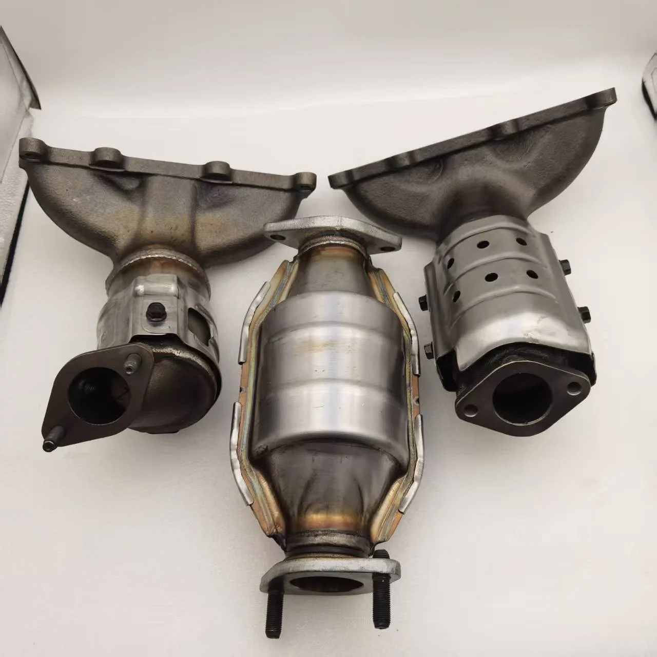 Auto Exhaust System Three Way Catalytic Converter 28510-3E810 28510-3E890 28510-3E830 285103E810 285103E890 285103E830
Auto Exhaust System Three Way Catalytic Converter 28510-3E810 28510-3E890 28510-3E830 285103E810 285103E890 285103E830